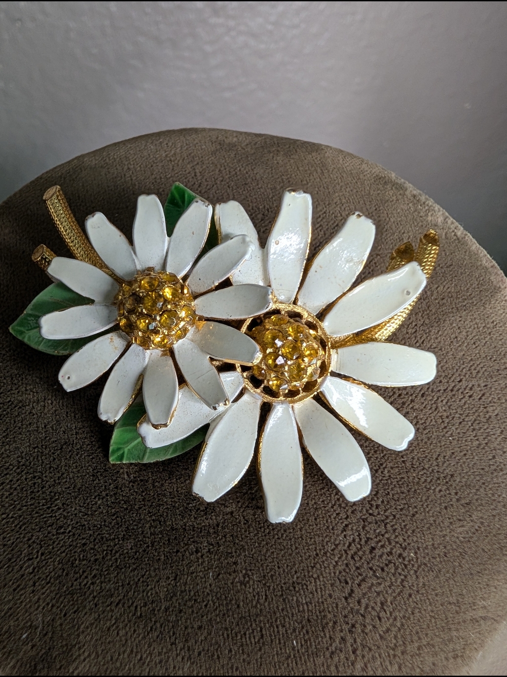 Vintage BSK White Enamel Daisy Brooch Pin Gold Green Leaves Rhinestone Center